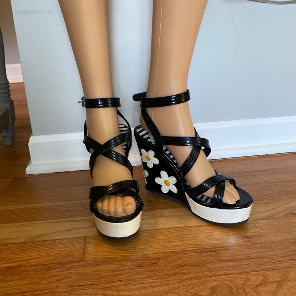 NEW ITEM 🎁🎁Rocket Dog lazy daisy wedges